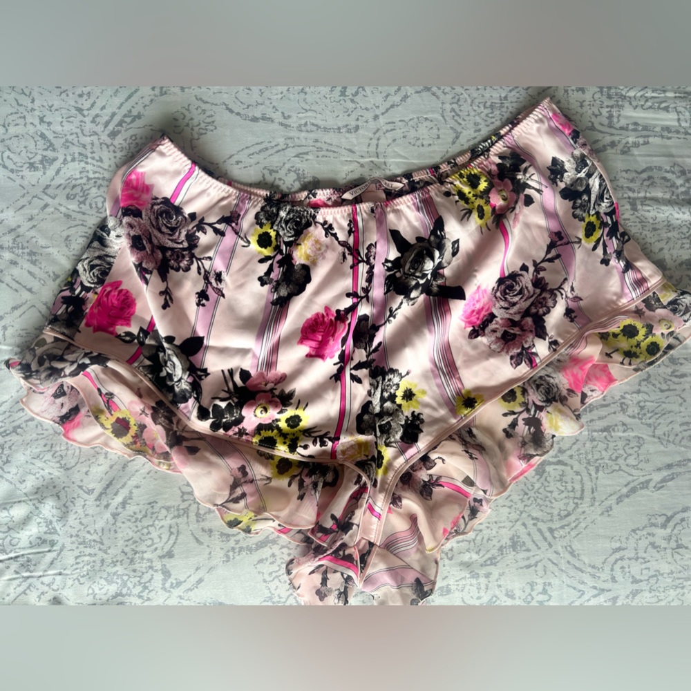 Victoria Secret Short Intimates/Sleep Wear - Picture 3 of 5